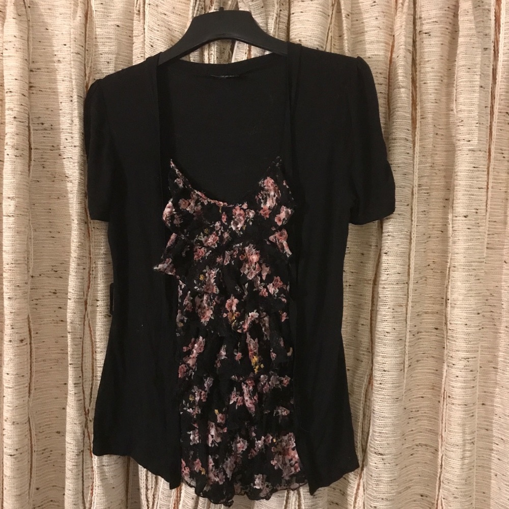 Make me an offer!! Ruffles! Cute top 😊
